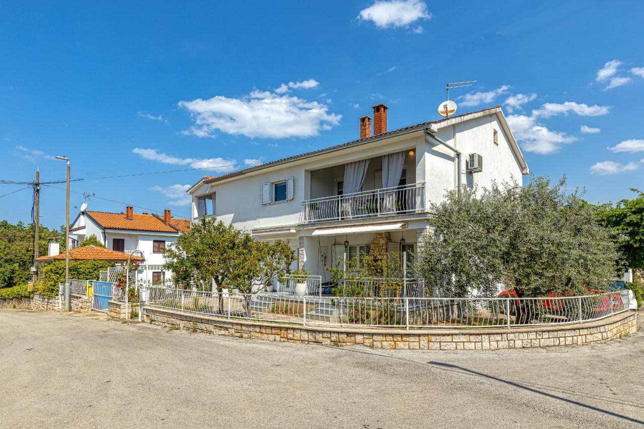 Apartments Hrestak Poreč Exterior foto